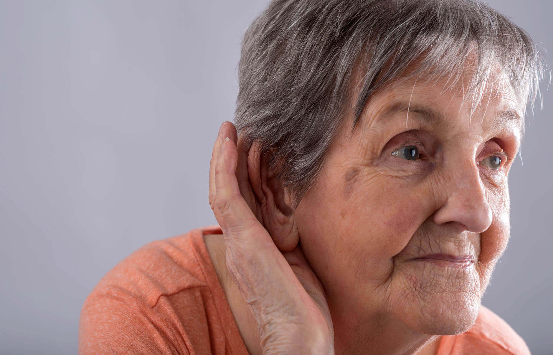 Проблемы со слухом встречаются практически у каждого пожилого человека