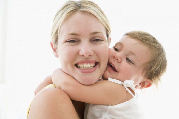 В отлучении от маминой груди должны участвовать все члены семьи: малыша необходимо максимально отвлекать, развлекать